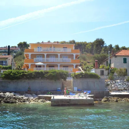 Apartmán Mornar-2 By Interhome Trogir